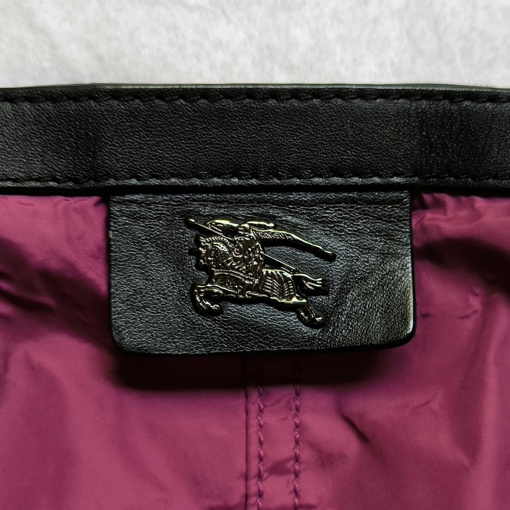 Burberry Buckleigh nylon tote bag with leather trim in dark red - Picture 2 of 15